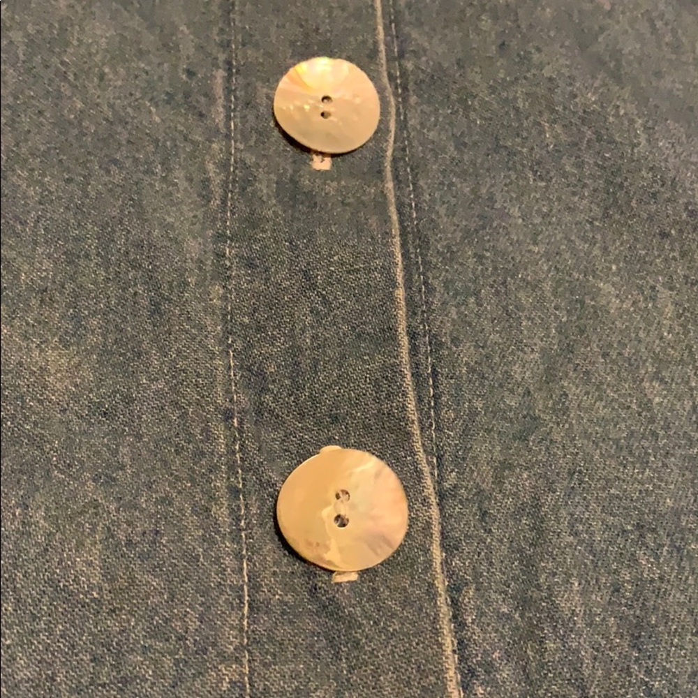 Button up - Picture 3 of 5